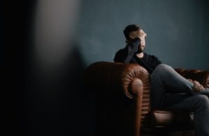 不満な男性